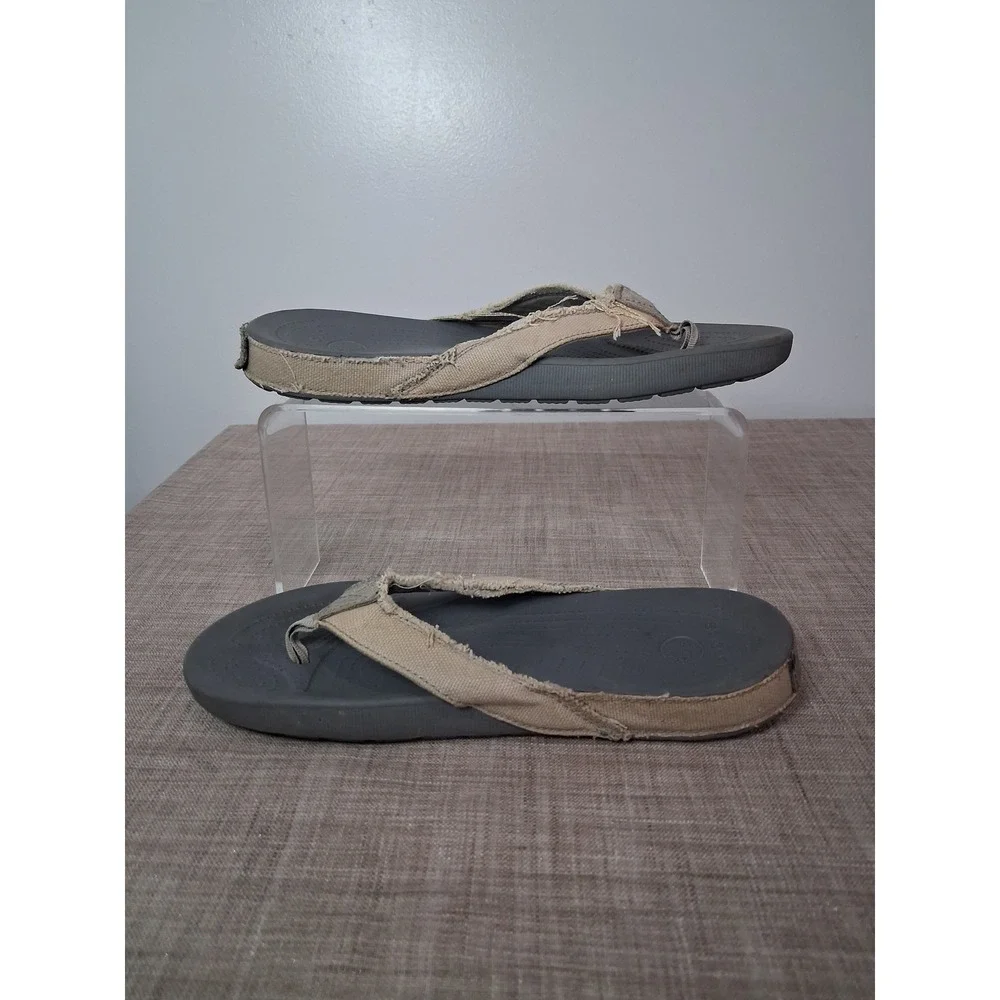 Crocs Santa Cruz Flip Flops Mens Size 8 Khaki Charcoal Canvas Thong Sandals